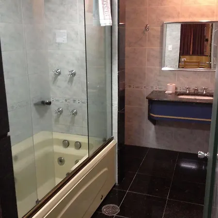 לינה וארוחת בוקר 4 Season 2*