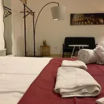 4 Season לינה וארוחת בוקר 2*
