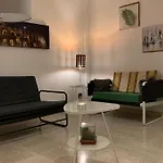 לינה וארוחת בוקר 4 Season 2*